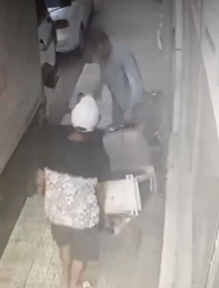 Bursa'da pazar arabasıyla klima motoru hırsızlığı
