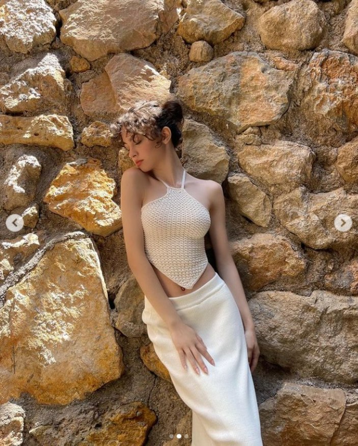 Kardeşlerim'in Asiye'si duvara yaslandı, verdiği pozu olay oldu! 'Bir sağdan bir soldan..'