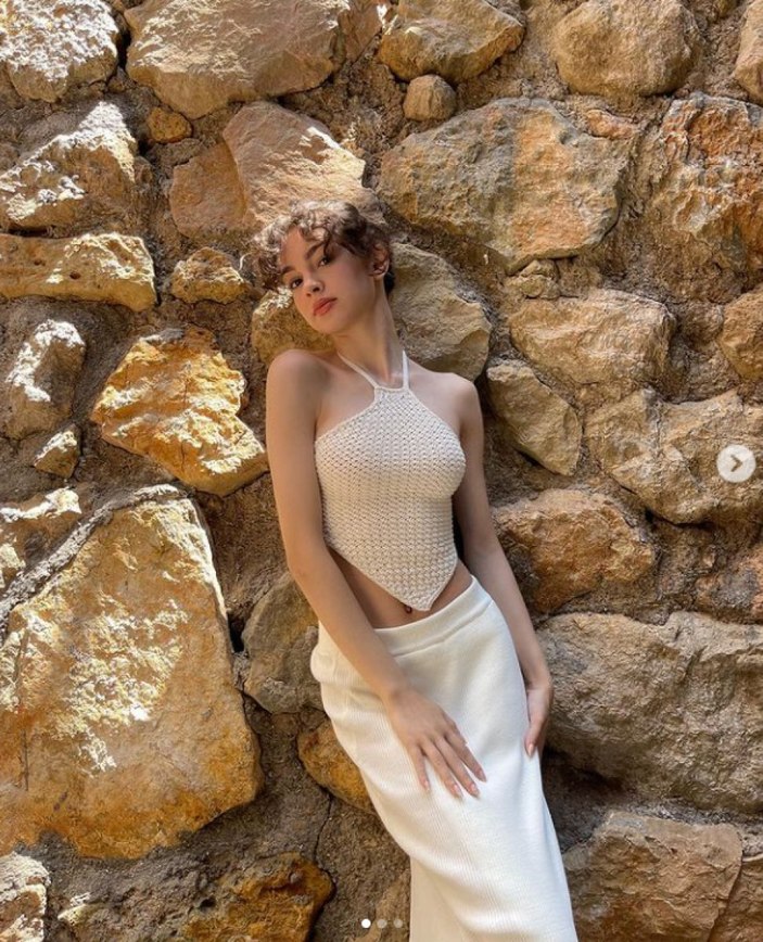Kardeşlerim'in Asiye'si duvara yaslandı, verdiği pozu olay oldu! 'Bir sağdan bir soldan..'