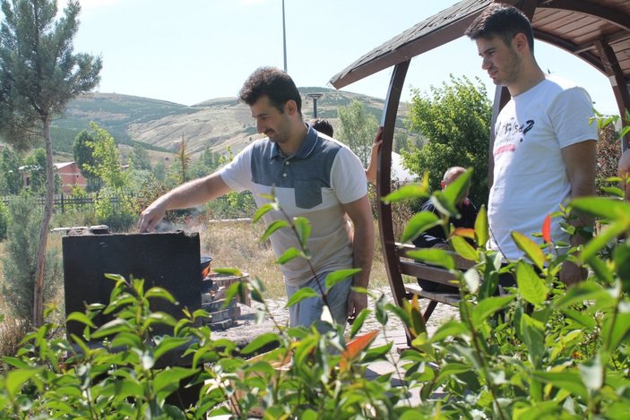 Bayburt'ta bayramın son günü piknik alanlarına akın ettiler