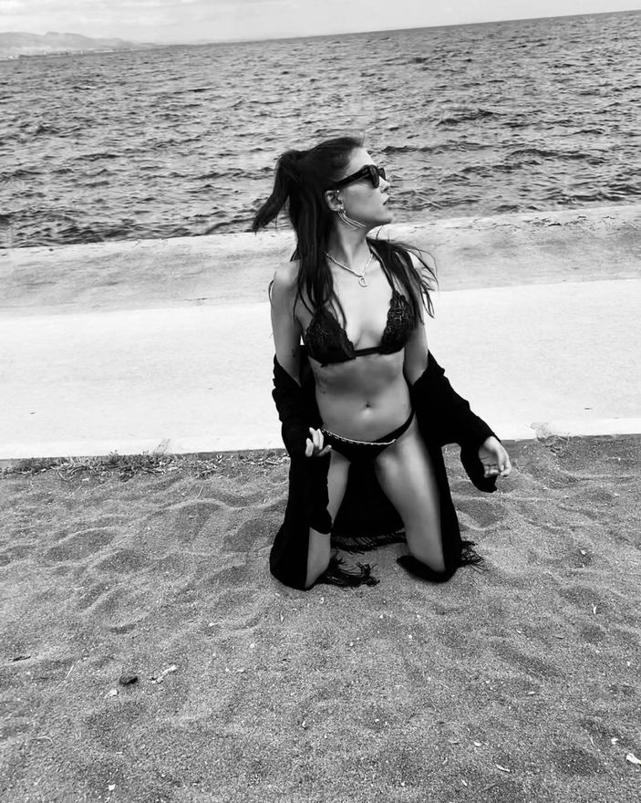 Baba'nın Elif'i Dilara Aksüyek kumsalda diz çökünce...'Yaptın yine yapacağını'