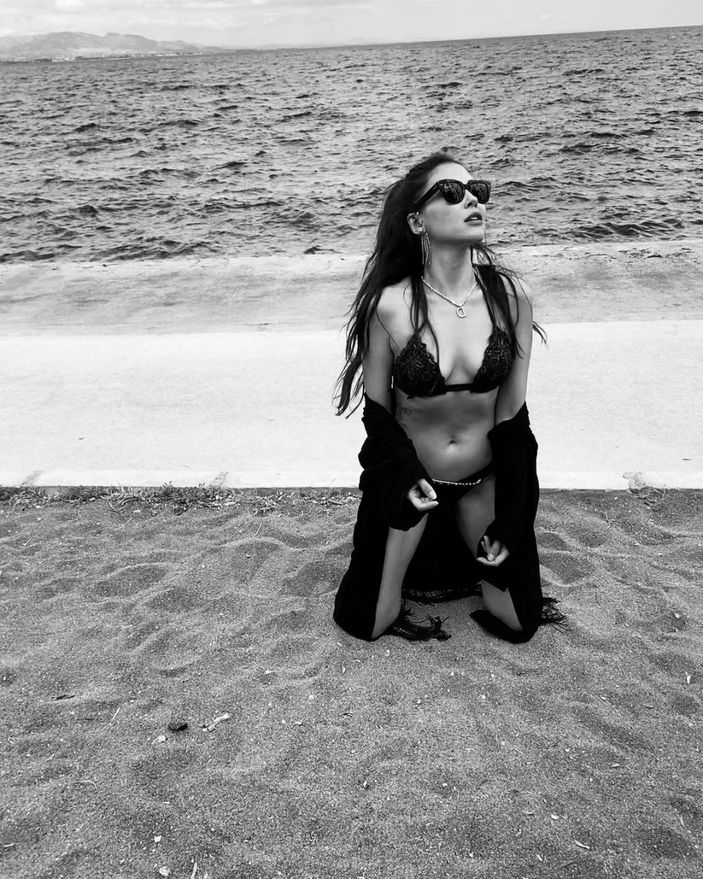 Baba'nın Elif'i Dilara Aksüyek kumsalda diz çökünce...'Yaptın yine yapacağını'