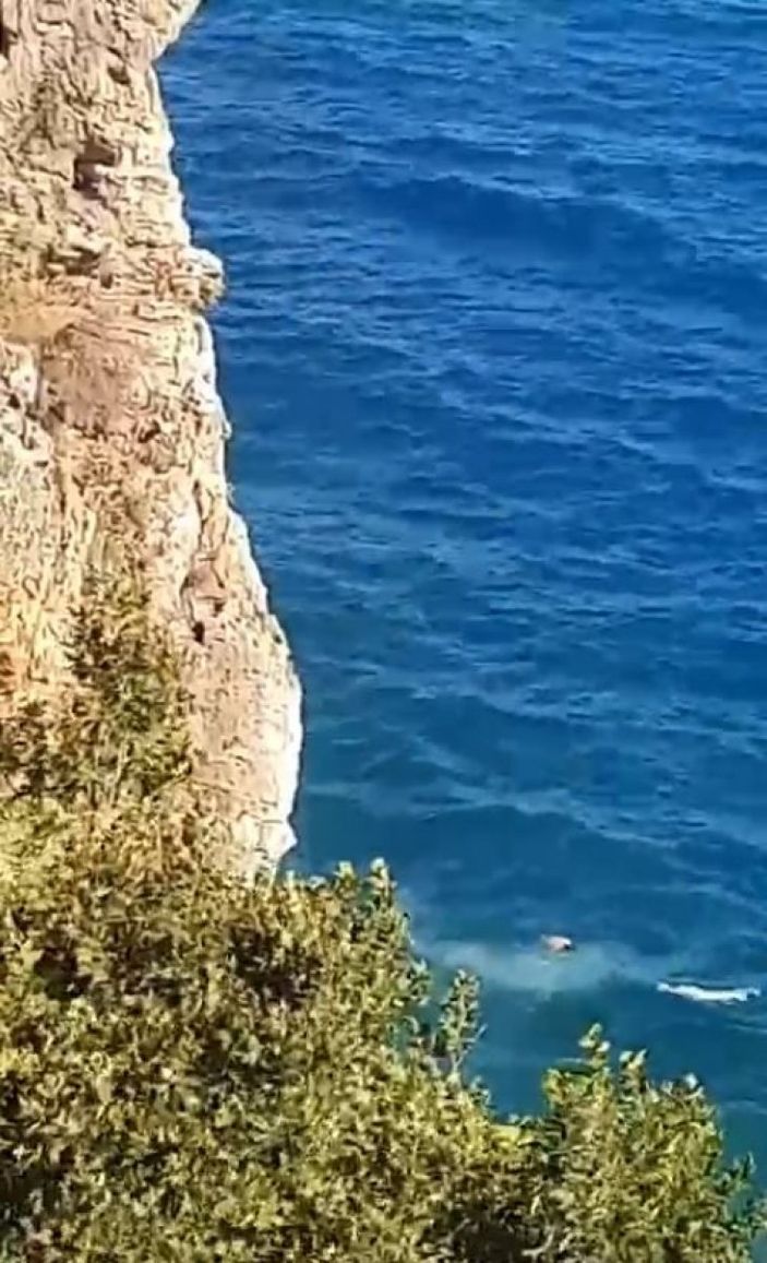 Antalya'da falezlerden atlayan genç: Atlamazsan adam değilsin dediler