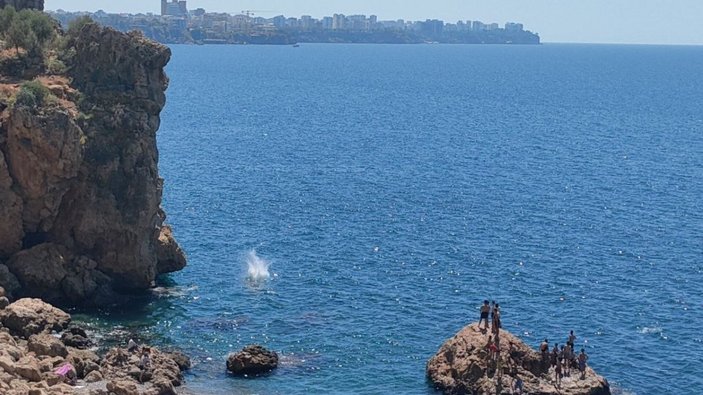 Antalya'da falezlerden atlayan genç: Atlamazsan adam değilsin dediler