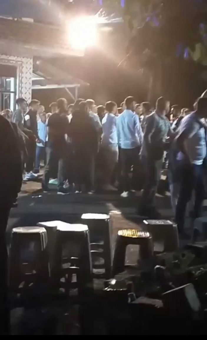 Sakarya'daki asker eğlencesinde ayağa basma kavgası