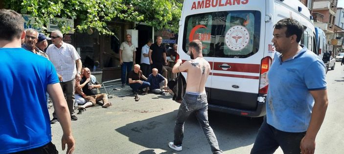 d Sakarya'da tepki alan sürücü, kahvehanenin önüne daldı