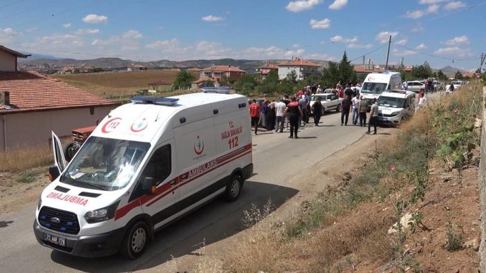 Kırıkkale'de iki araç kafa kafaya çarpıştı