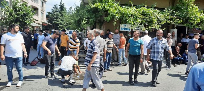d Sakarya'da tepki alan sürücü, kahvehanenin önüne daldı