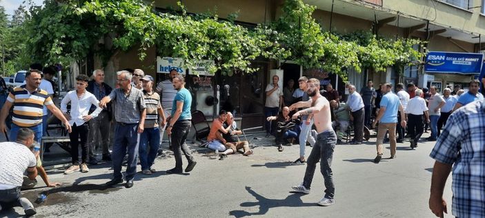 d Sakarya'da tepki alan sürücü, kahvehanenin önüne daldı