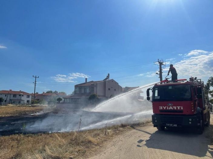 i Çanakkale’de çocukların attığı torpil yangın çıkardı