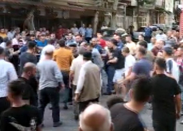 Kahramanmaraş'ta 3 alkollü saldırganı linçten polis kurtardı