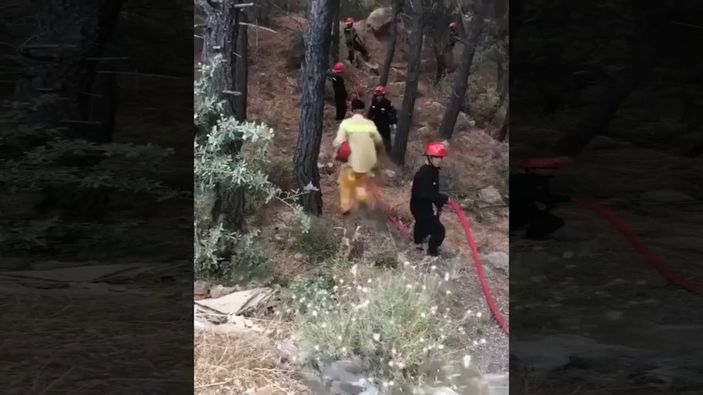 Mehmetçik, Datça’daki yangını söndürme çalışmalarına destek sağlıyor