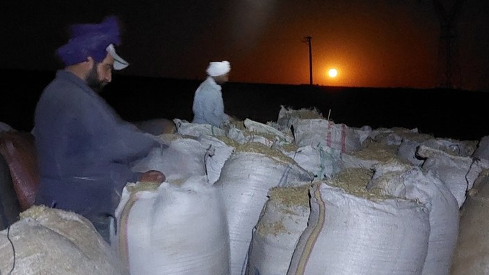 Diyarbakır'da ay ışığında çalışan işçilerinin günlüğü 500 TL