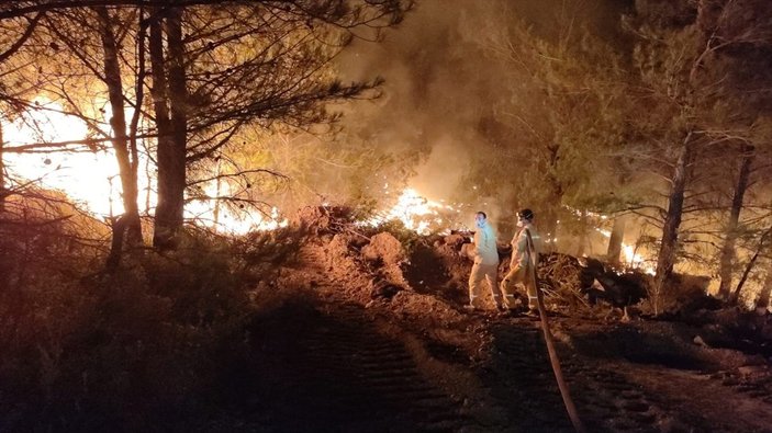 Datça'da gece görüşlü yangın söndürme helikopterleri kullanılıyor