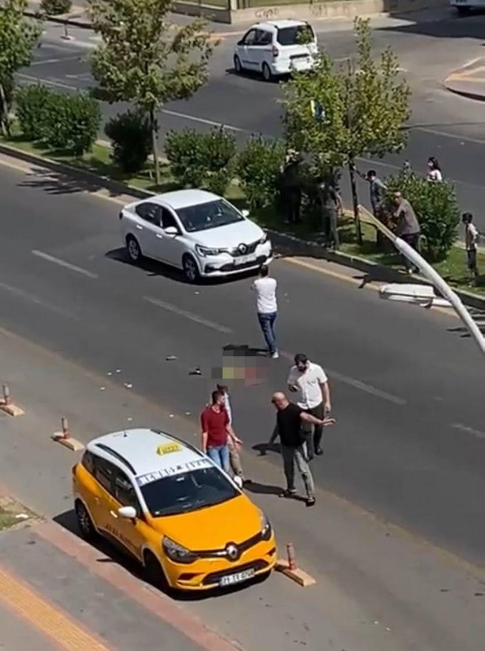 Diyarbakır’da 6 yaşındaki çocuğa önce taksi sonra midibüs çarptı