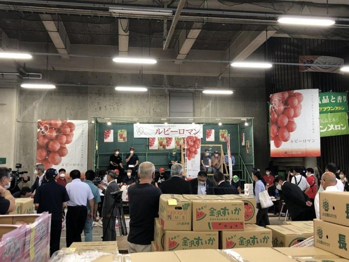 Japonya'daki özel üretim üzümlerin salkımı 10 bin 800 dolar