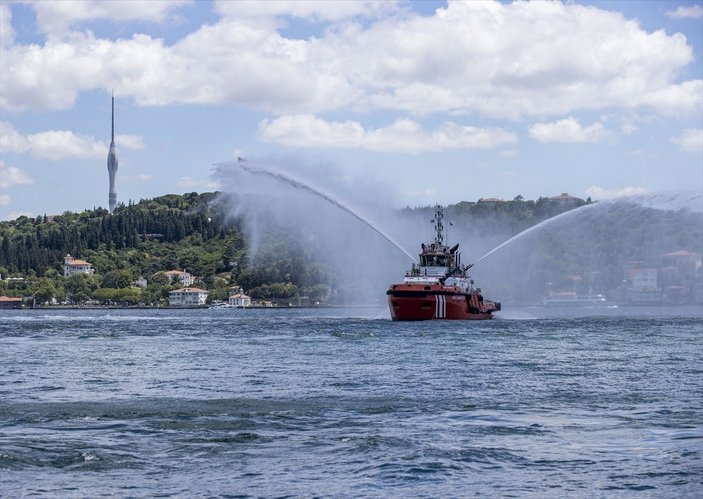 Kıyı Emniyeti’nden İstanbul Boğazı'nda saygı seyri