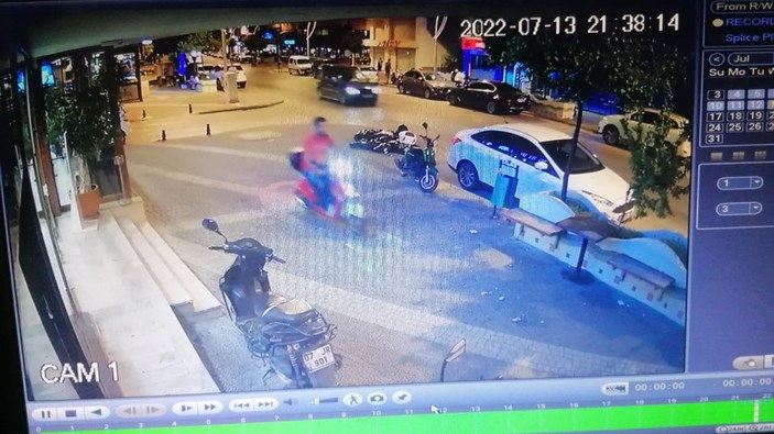 Antalya’da kızların arkasından video çeken şahıs, dövülüp polise verildi