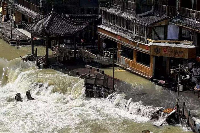 Çin’de sel felaketi: 12 ölü 12 kayıp