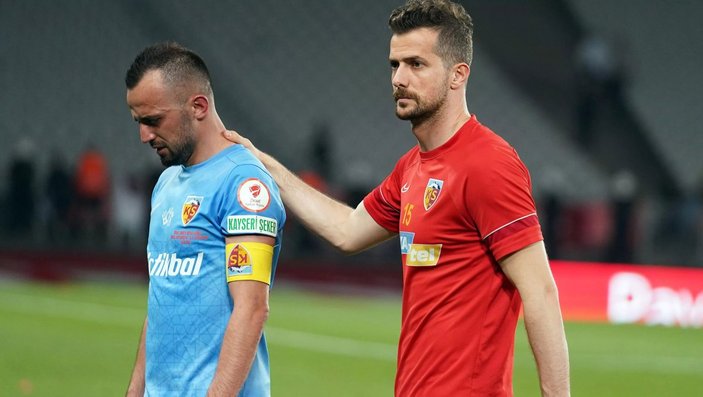 İlhan Parlak: Kayserispor'u sıkıntıya sokacak transfer yapılmamalı