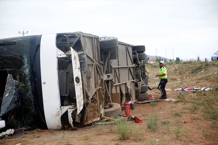 Kayseri'de tur otobüsü şarampole devrildi