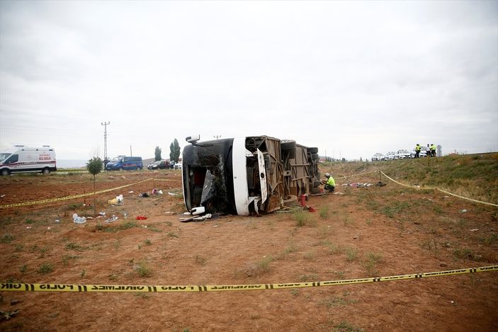 Kayseri'de tur otobüsü şarampole devrildi