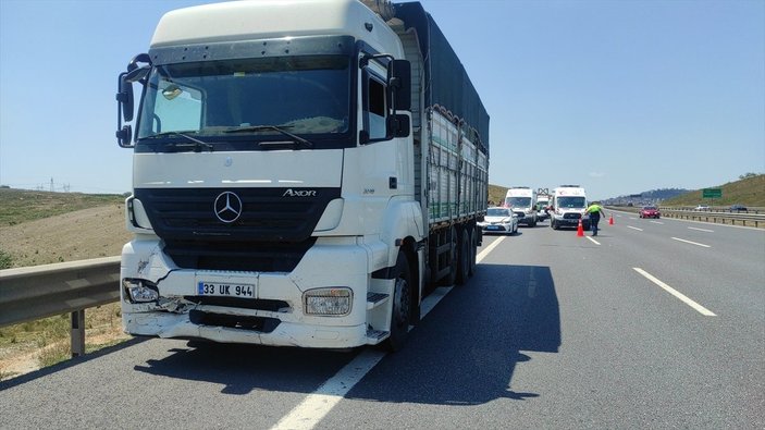 İstanbul'da 2 saat önce alınan otomobil, kazaya karıştı