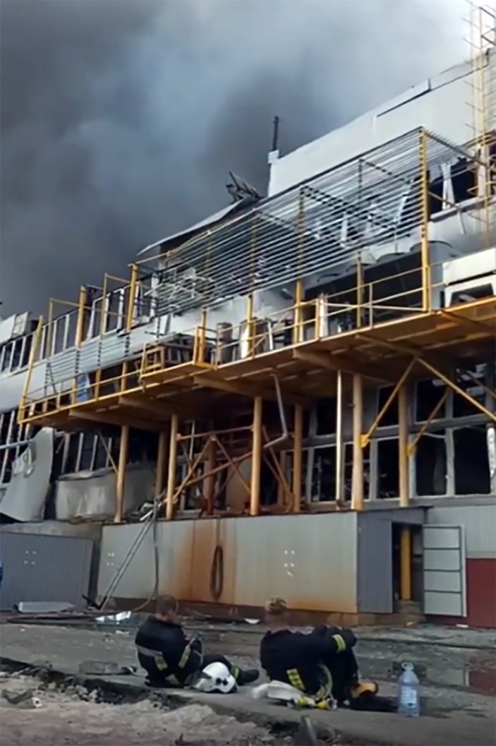Ukrayna'da plastik ürün üreten fabrika vuruldu