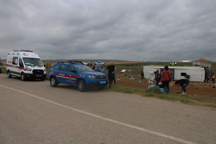 Kayseri'de tur otobüsü şarampole devrildi