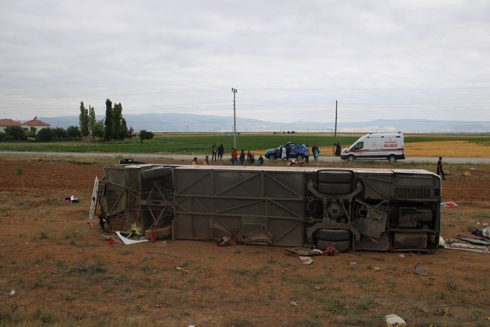 Kayseri'de tur otobüsü şarampole devrildi