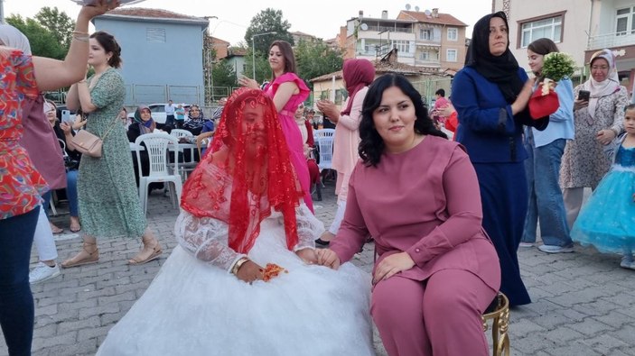 Çorumlu Yasemin'in gelinlik hayali gerçek oldu