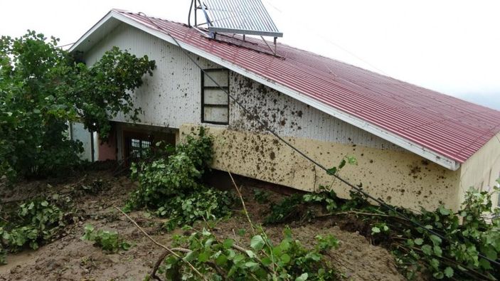 iha Ordu'da heyelan: 4 ev hasar gördü