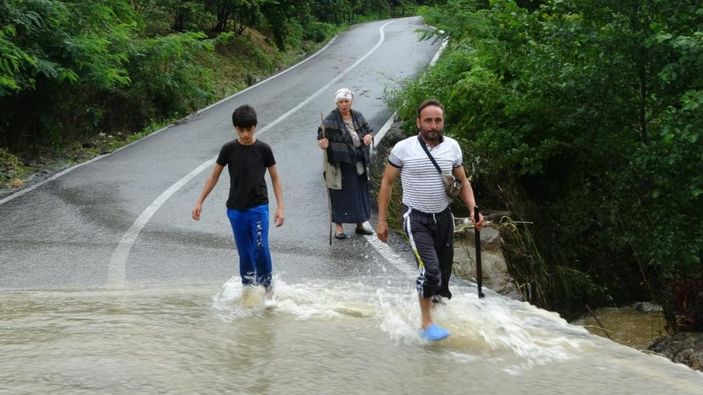 iha Ordu'da heyelan: 4 ev hasar gördü