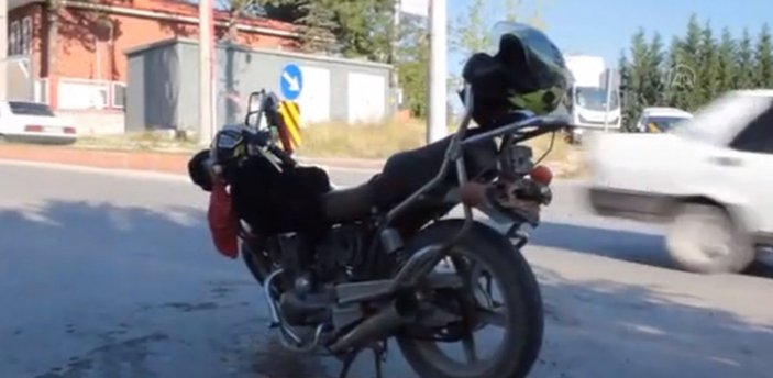 Kütahya'da bir araç sürücü, çalınan motosikletiyle çarpıştı