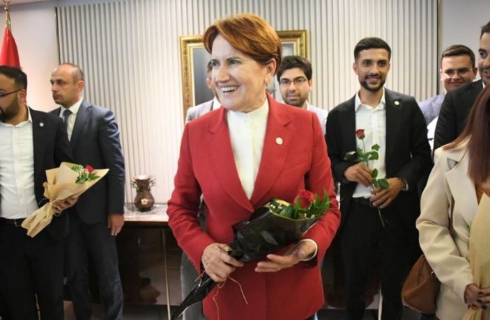 Meral Akşener'e doğum günü sürprizi