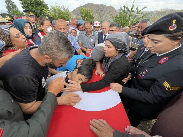 Şehit Uzman Çavuş Taşkın, Erzurum'da son yolculuğuna uğurlandı