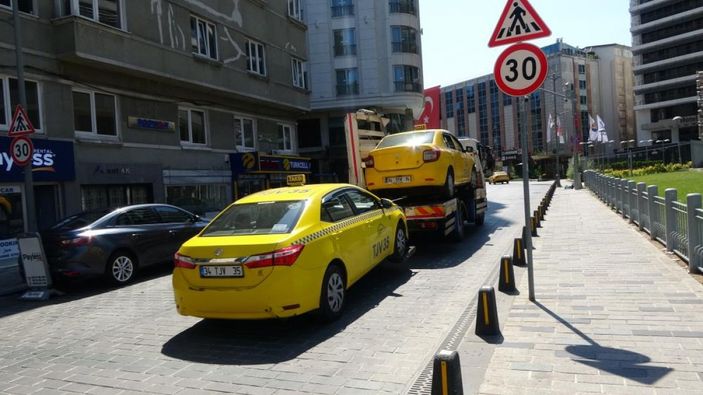 Taksim'de ticari taksi denetimi: 14 bin 640 TL para cezası kesildi