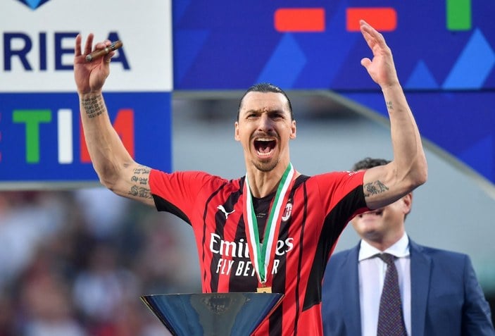 Milan, 40 yaşındaki Ibrahimovic’le sözleşme yeniledi