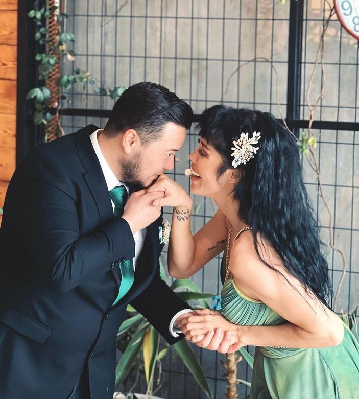 Arka Sıradakiler'in Özge'si gelin olmuş gidiyor! 'İşte enişteniz'