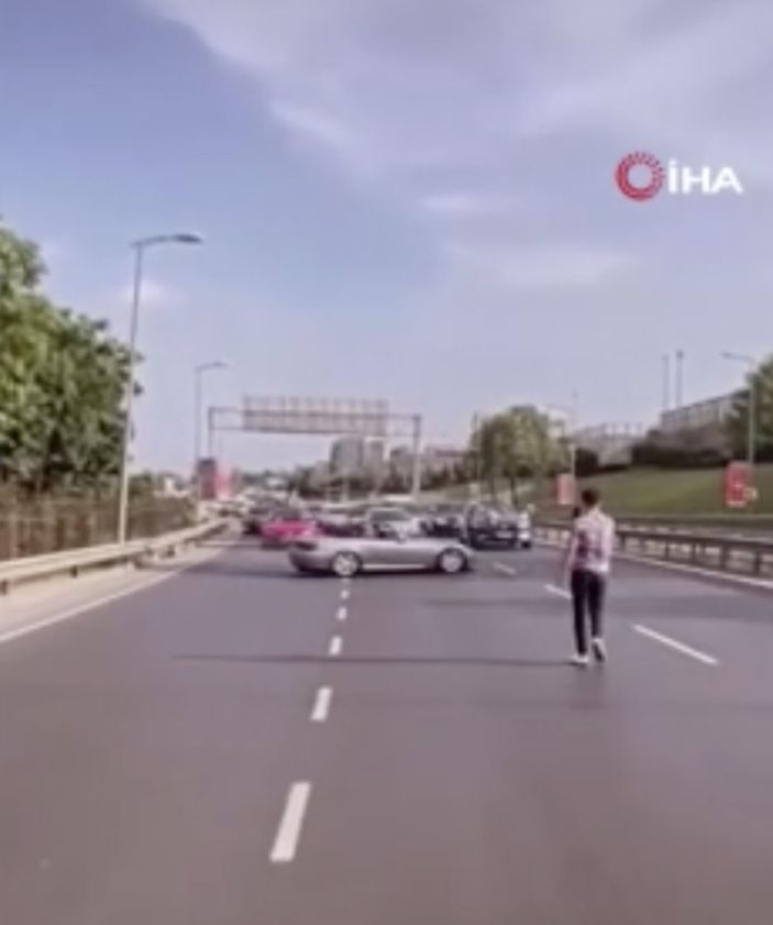 i İstanbul'da düğün konvoyunun önünde drift yaptı