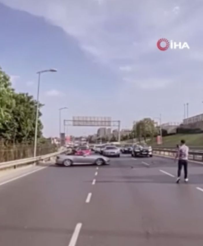 i İstanbul'da düğün konvoyunun önünde drift yaptı