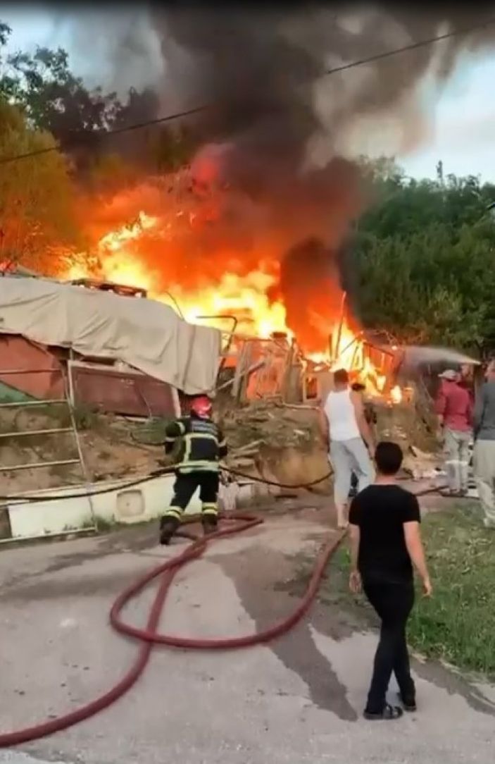Kocaeli'de ahırda yangın çıktı