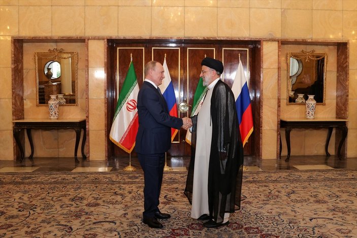 Vladimir Putin, İran lideri Hamaney ile görüştü