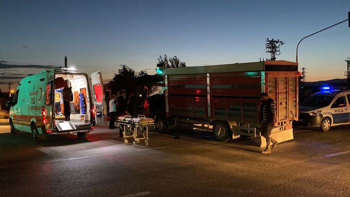 Afyonkarahisar'da kamyonlar kaza yaptı: 2 yaralı