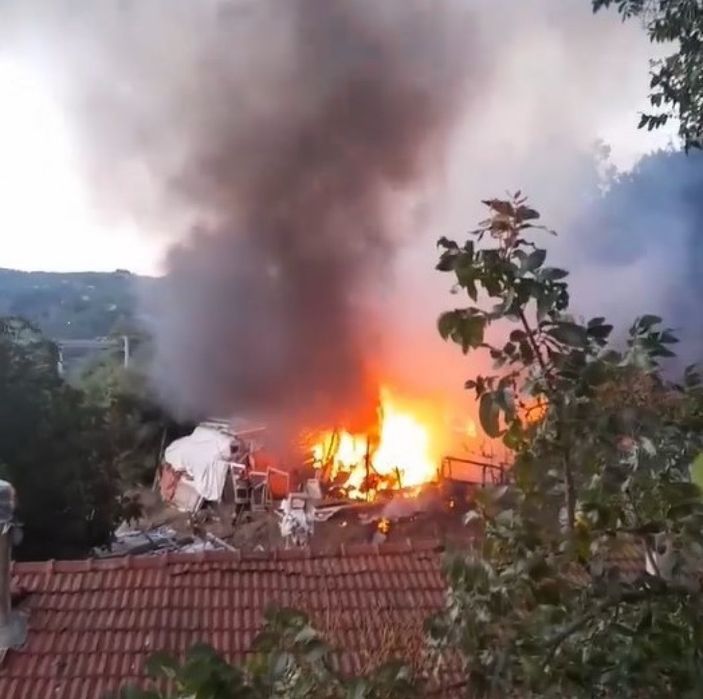 Kocaeli'de ahırda yangın çıktı