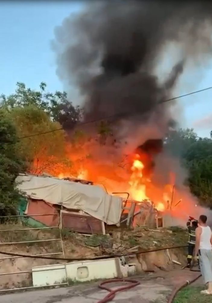 Kocaeli'de ahırda yangın çıktı