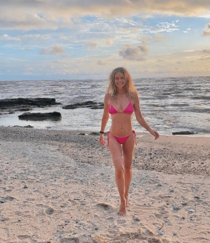 57'lik Paulina Porizkova'dan bikinili poz