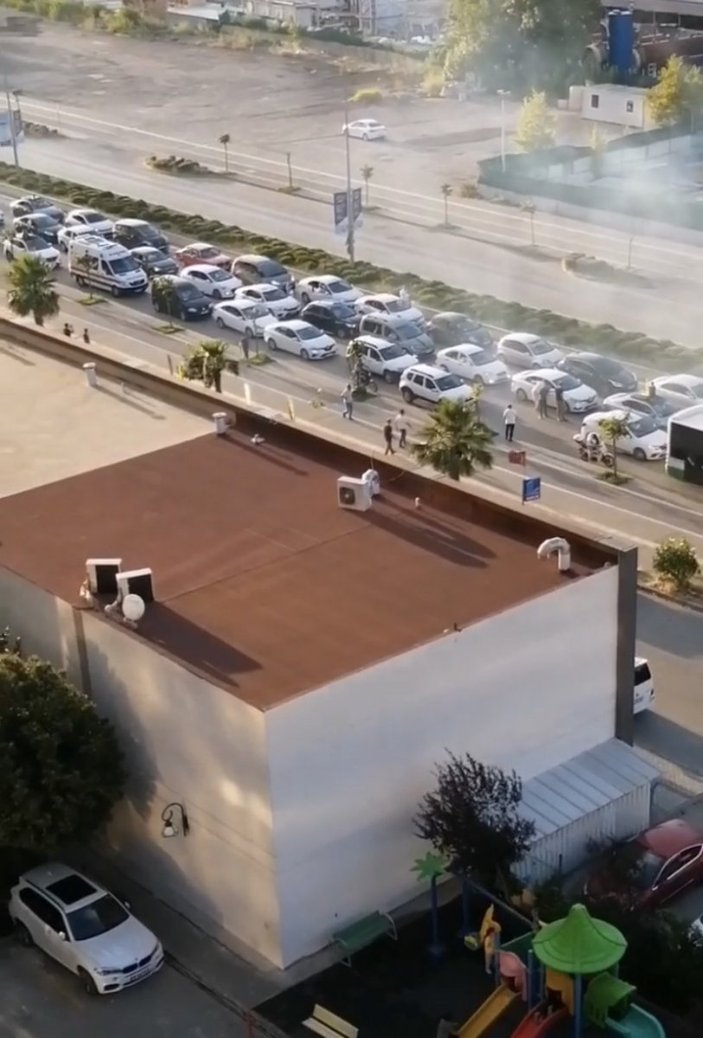 Bursa'da asker konvoyu, ambulansın geçmesine izin vermedi