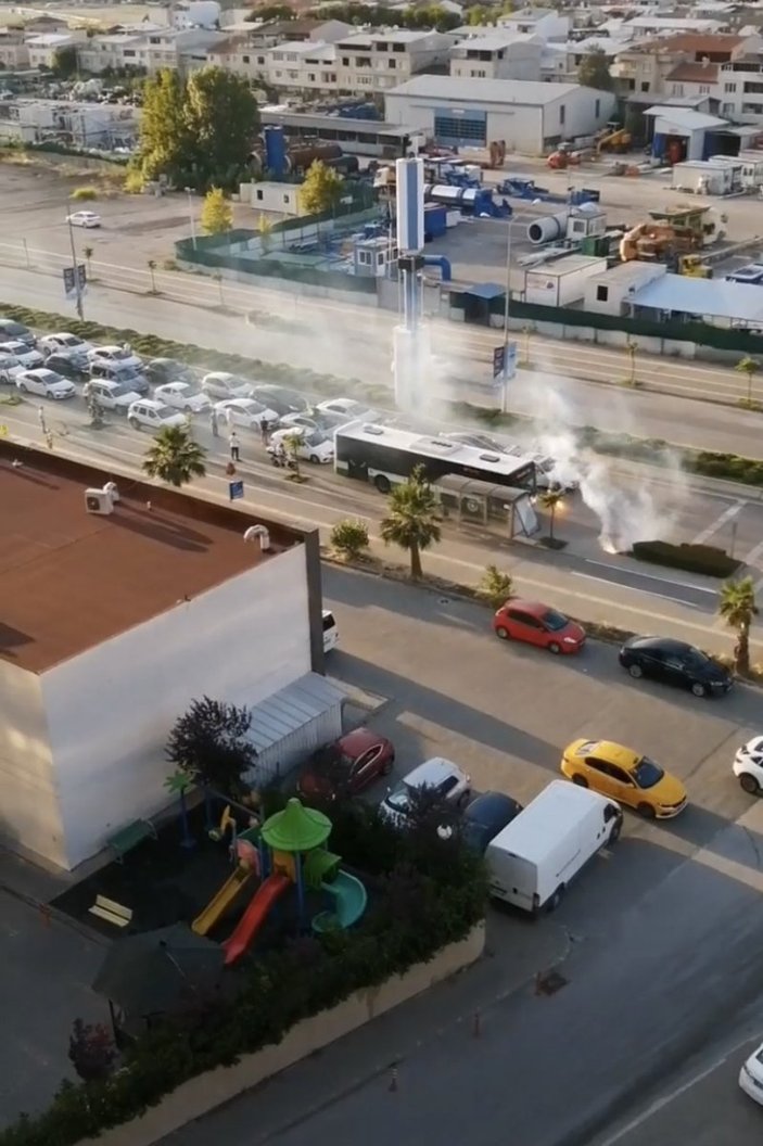 Bursa'da asker konvoyu, ambulansın geçmesine izin vermedi