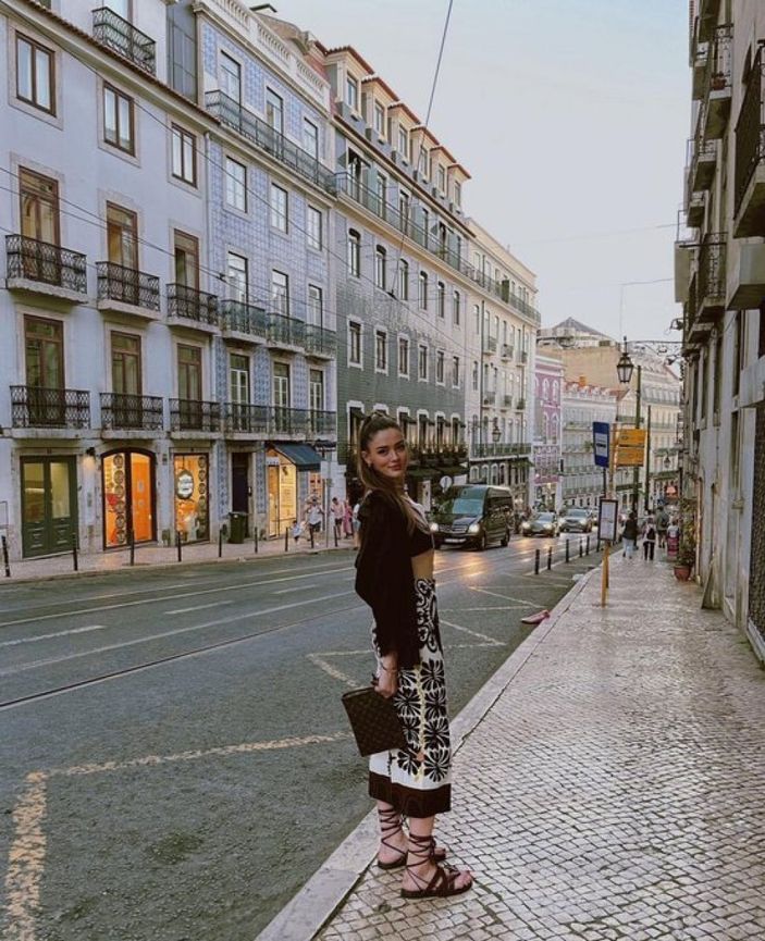 Zehra Güneş güzelliğiyle Portekiz'i salladı! 'Şiir gibisiniz maşallah'